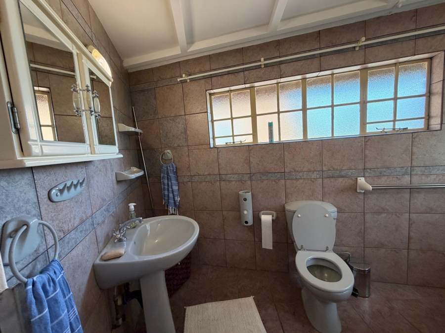 5 Bedroom Property for Sale in Metsimaholo Free State